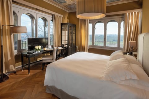 Panoramic Suite | Desk, soundproofing, free WiFi, bed sheets