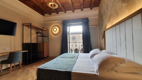 Deluxe Room (Family) | In-room safe, desk, free WiFi, bed sheets