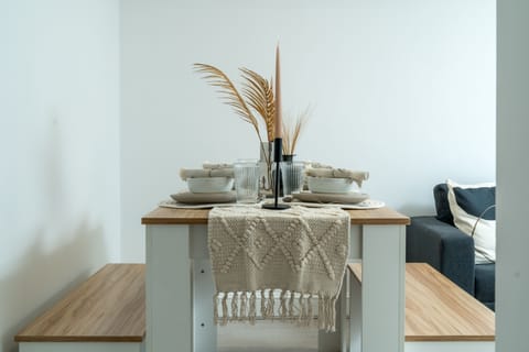 Standard Apartment | In-room dining