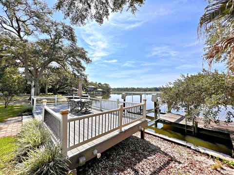House, Multiple Beds, Patio (Porpoise Pass) | Lake view