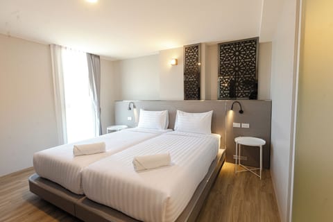 Standard Twin Room | Desk, free WiFi