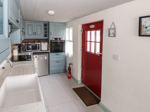 Fridge, dishwasher, electric kettle, cookware/dishes/utensils