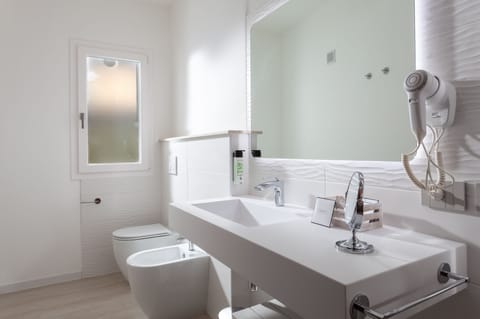 Superior Double or Twin Room | Bathroom | Shower, rainfall showerhead, hair dryer, slippers