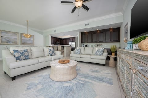 Condo, 2 Bedrooms | Living area