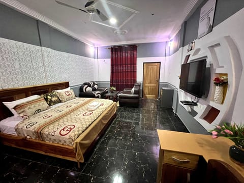 Royal Room | 1 bedroom, premium bedding, down comforters, pillowtop beds