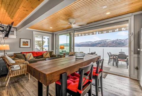 Cottage | In-room dining