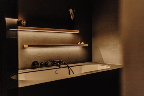 Romantic Double Room | Bathroom | Hair dryer, bathrobes, slippers, heated floors