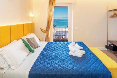 Junior Double Room, Balcony | Hypo-allergenic bedding, minibar, in-room safe, individually furnished