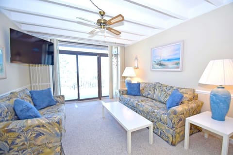 Apartment, 2 Bedrooms | Living area