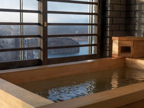 Private spa tub
