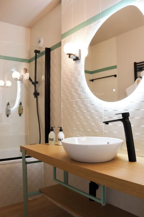 Suite, 1 King Bed with Sofa bed | Bathroom | Bathtub, free toiletries, hair dryer, bathrobes