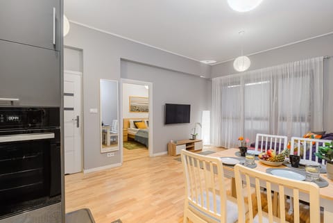 Deluxe Apartment | 1 bedroom, hypo-allergenic bedding, blackout drapes, iron/ironing board
