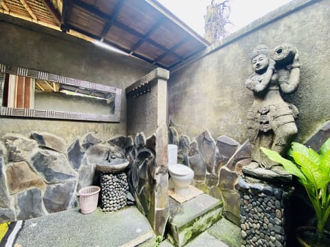 Deluxe Double Room, Pool View | Bathroom