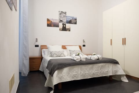 In-room safe, desk, free WiFi