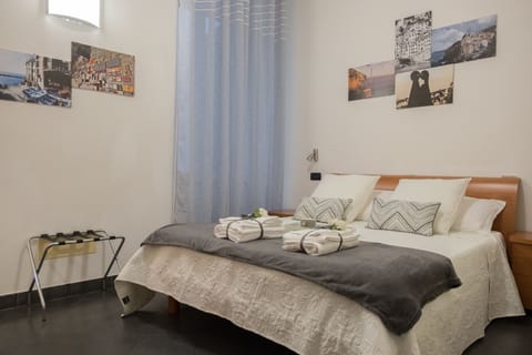 Double Room Single Use | In-room safe, desk, free WiFi