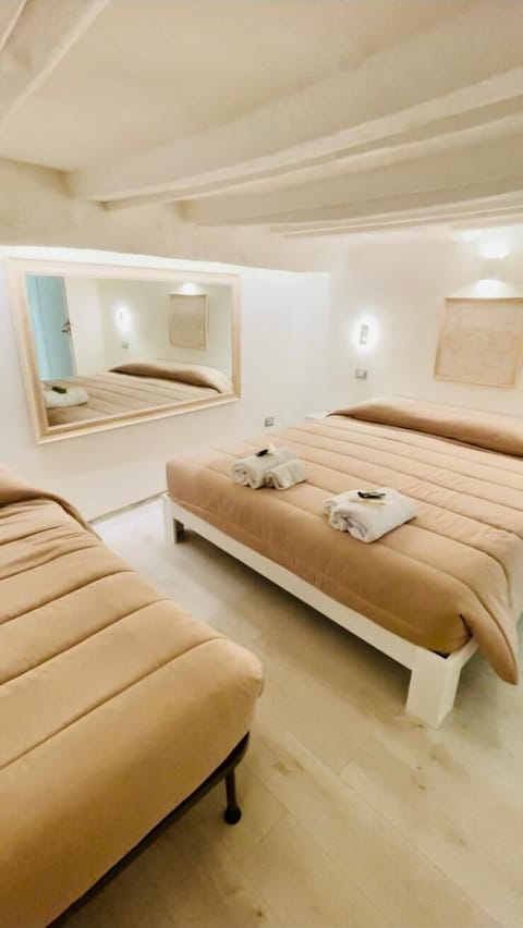 Business Apartment | Premium bedding, desk, laptop workspace, bed sheets