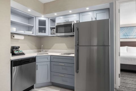 Full-size fridge, stovetop, dishwasher, coffee/tea maker