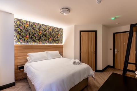 Classic Double Room, 1 King Bed | Egyptian cotton sheets, premium bedding, free WiFi