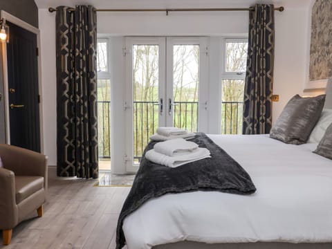 2 bedrooms, individually decorated, individually furnished, free WiFi