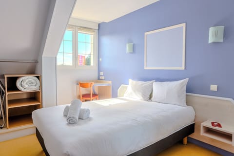 Classic Double Room | Soundproofing, free WiFi, bed sheets