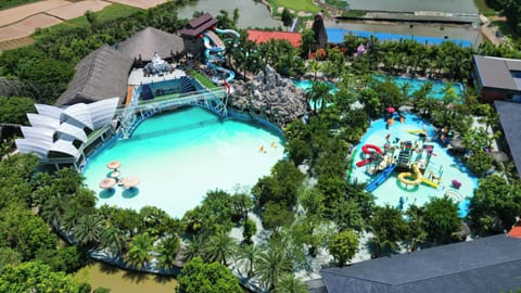 3 outdoor pools