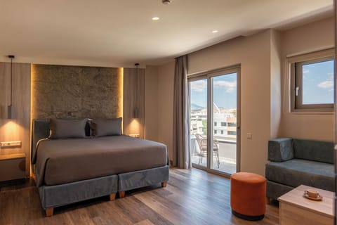 Penthouse Suite with Panoramic View | Soundproofing, free WiFi, bed sheets