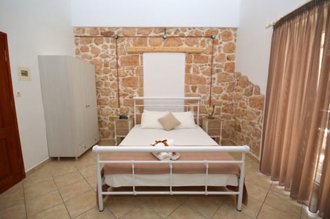 Basic Double Room, Courtyard View | In-room safe, free WiFi