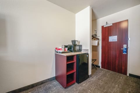 Desk, iron/ironing board, free WiFi, bed sheets