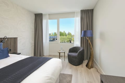 Comfort Double Room, 1 King Bed, City View | Pillowtop beds, minibar, in-room safe, desk