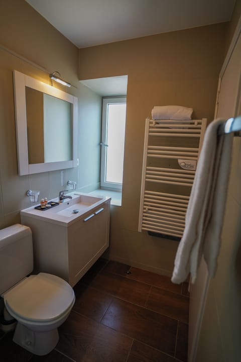 Twin Room | Bathroom | Hair dryer