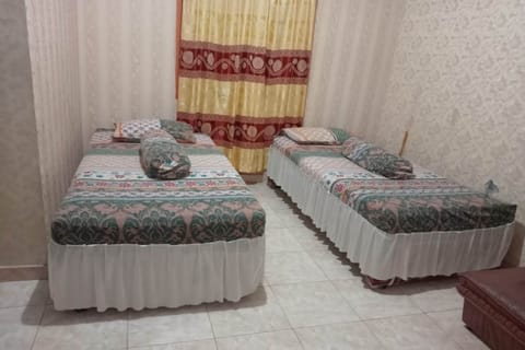 Economy Double Room | Bathroom | Shower, rainfall showerhead, slippers, bidet