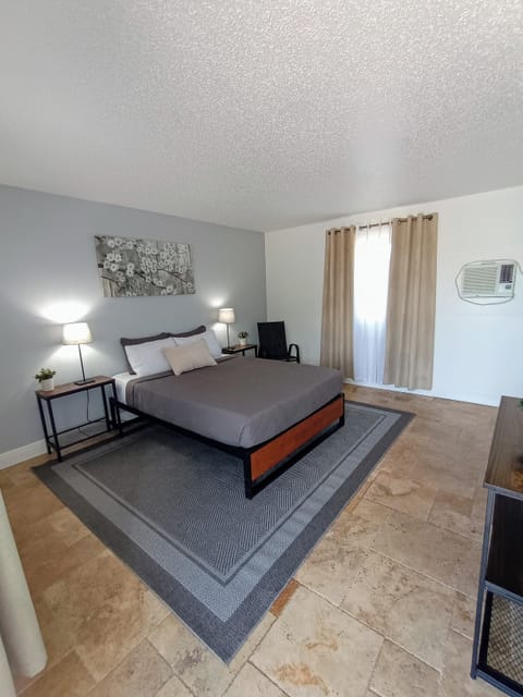 Business Single Room | Free WiFi, bed sheets