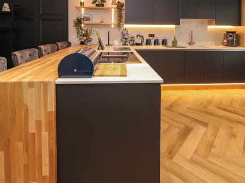 Cottage | Private kitchen | Fridge, dishwasher, electric kettle, toaster