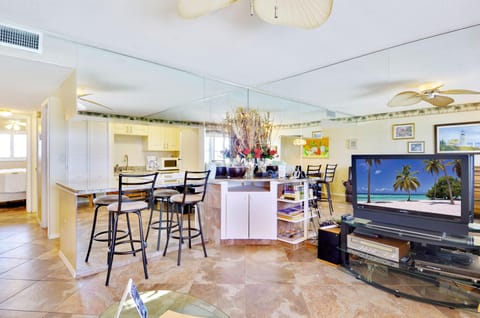 Condo, Multiple Beds (Sunset Chateau 506 - Premier) | Living area | TV