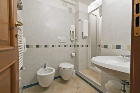 Double or Twin Room, City View (Private External Bathroom) | Bathroom | Shower, free toiletries, hair dryer, towels