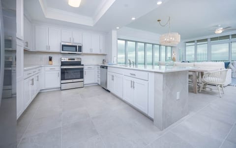 Condo, 4 Bedrooms | Private kitchen | Fridge, oven, coffee/tea maker