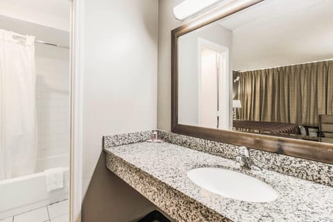 Desk, laptop workspace, free WiFi, bed sheets