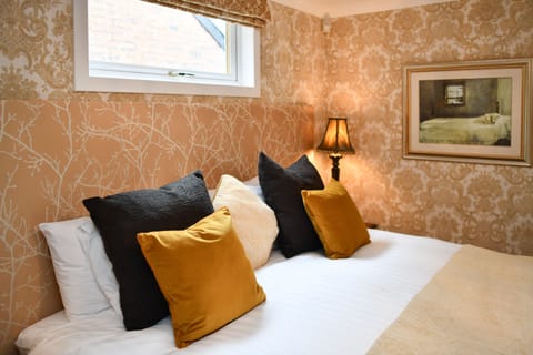 Deluxe Double or Twin Room | Premium bedding, down comforters, pillowtop beds, individually decorated