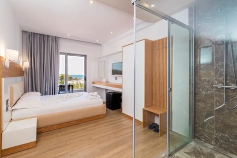 Deluxe Double Room, Sea View | Desk, free WiFi, bed sheets, wheelchair access