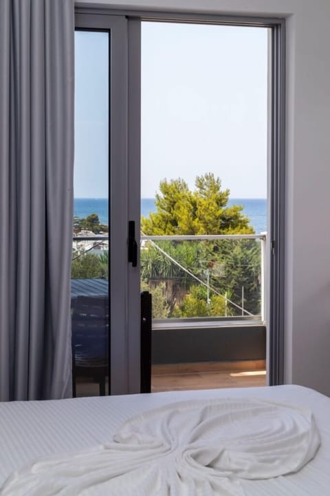 Deluxe Double Room, Sea View | Desk, free WiFi, bed sheets, wheelchair access