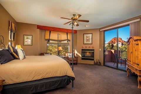 Casa Blanca | Desk, iron/ironing board, free WiFi, bed sheets