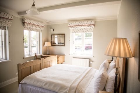 Deluxe Double Room, Sea View | Individually decorated, individually furnished, blackout drapes