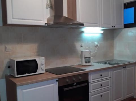 Apartment (One Bedroom Apartment with Sea View) | Private kitchen | Fridge