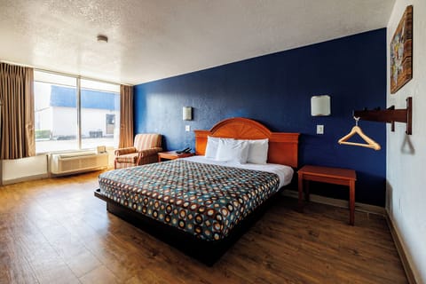 Queen Bed Non-Smoking | Desk, iron/ironing board, free WiFi, bed sheets