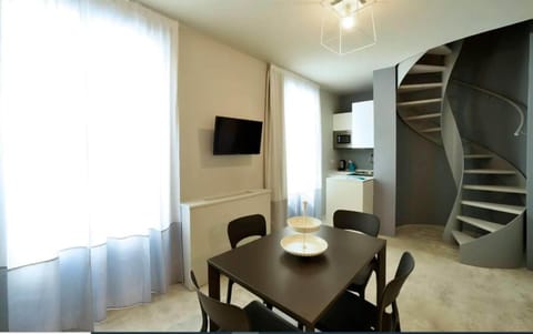 Deluxe Suite | Living area