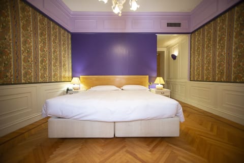 Down comforters, minibar, in-room safe, desk