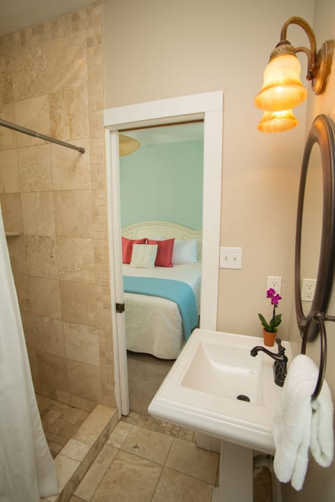 Grand Suite, 1 Bedroom, Balcony | Bathroom | Free toiletries, hair dryer, towels, shampoo