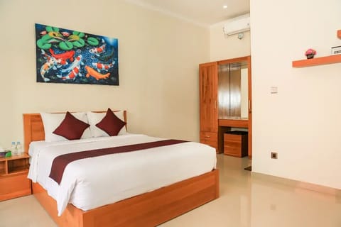 Double Room | Desk, laptop workspace, blackout drapes, iron/ironing board