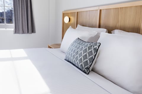 Standard Room, 1 King Bed, Mobility Accessible, Ensuite | Pillowtop beds, in-room safe, desk, laptop workspace