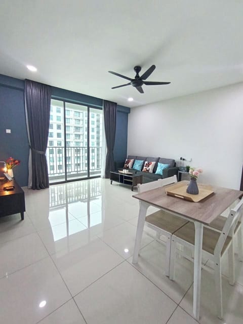 Apartment, 3 Bedrooms, Non Smoking | Living area | 27-inch Smart TV with satellite channels